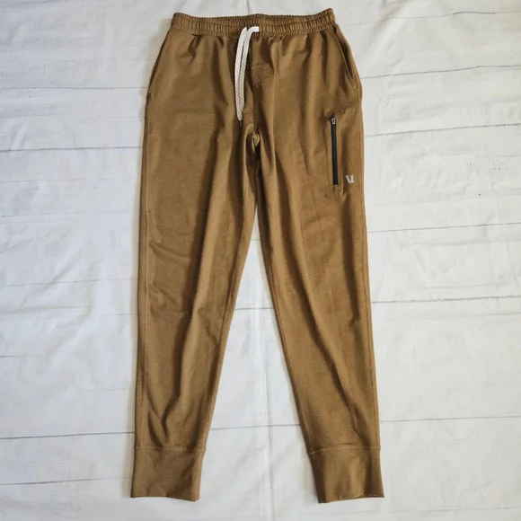 Vuori Sunday Performance Jogger Brown Mustard Mens Active Workout Athleisure - Picture 1 of 5